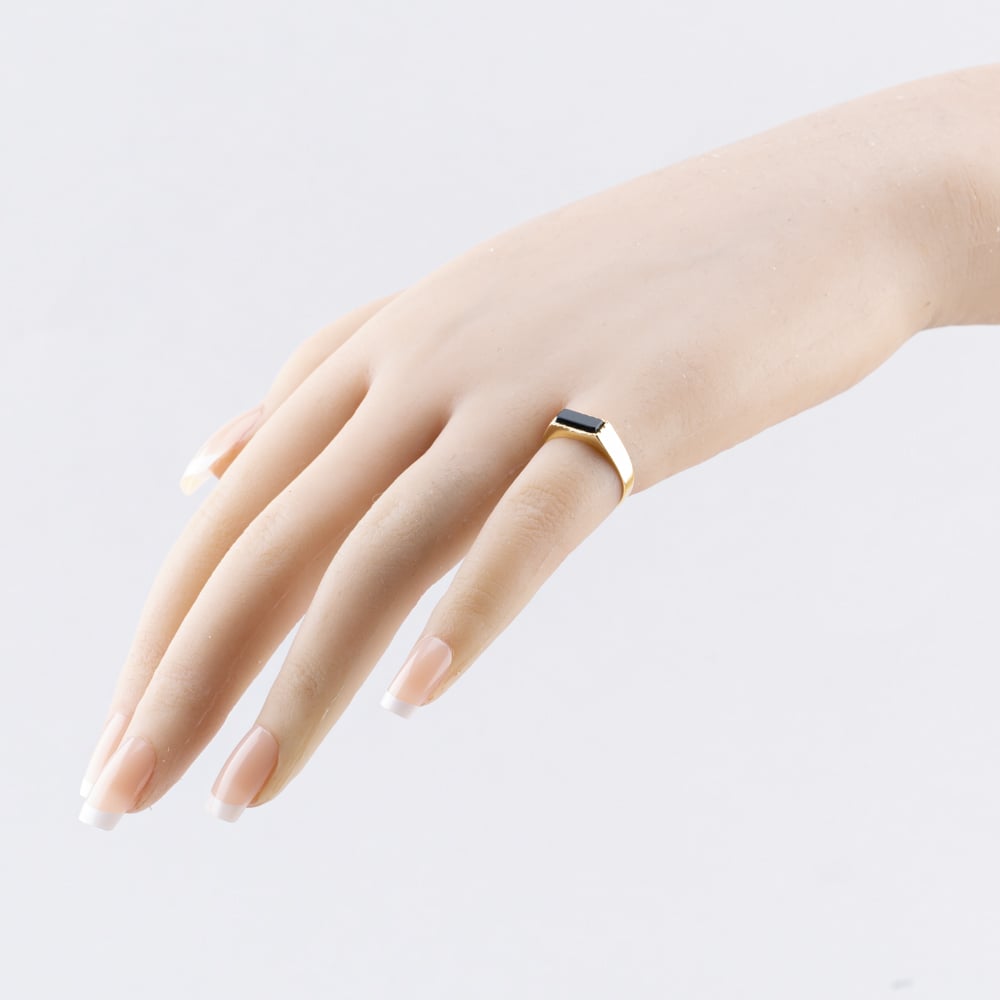 Pre-Owned 9ct Yellow Gold Onyx Oblong Signet Ring 41103603