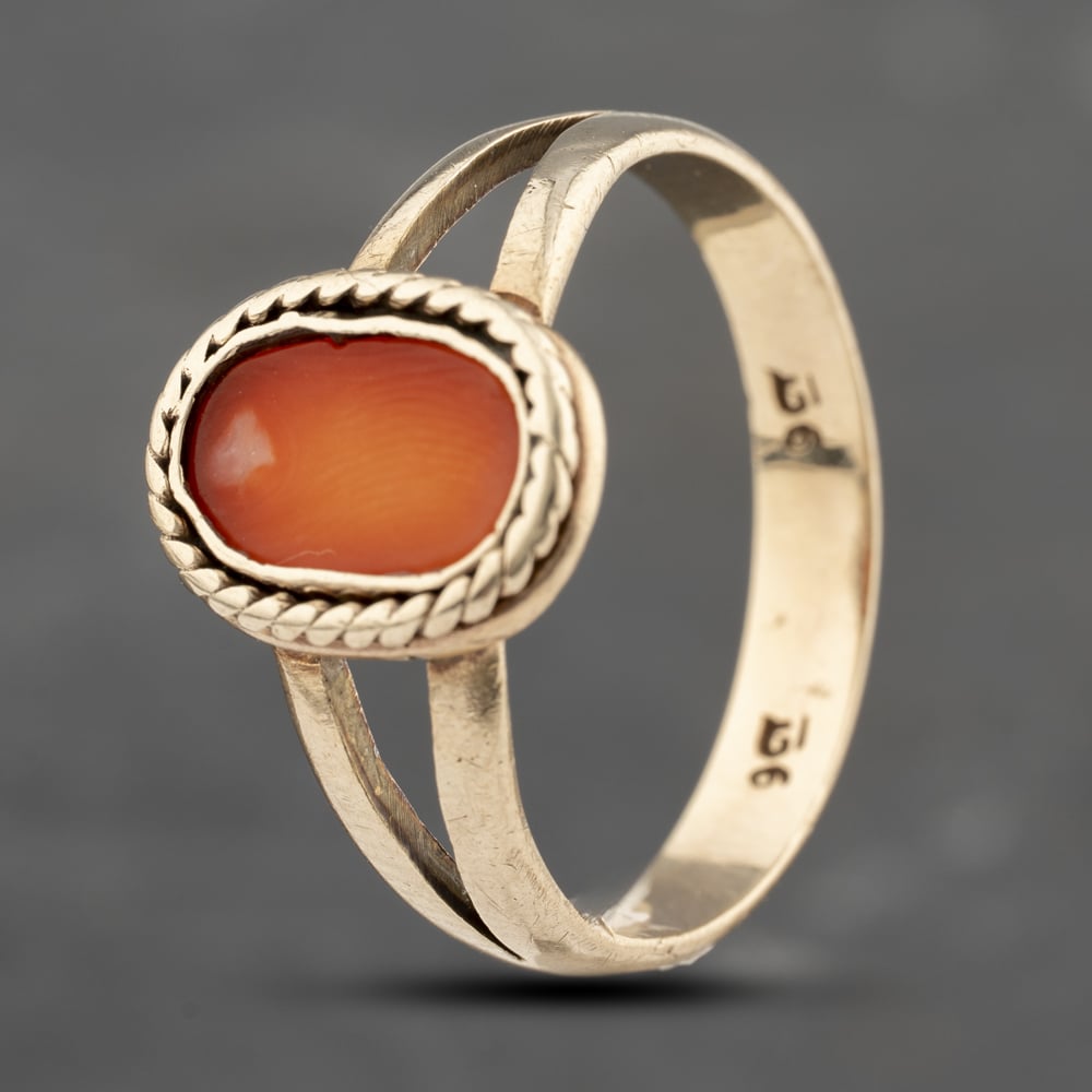 Click to view product details and reviews for Pre Owned Vintage Yellow Gold Carnelian Oval Dress Ring 41103629.