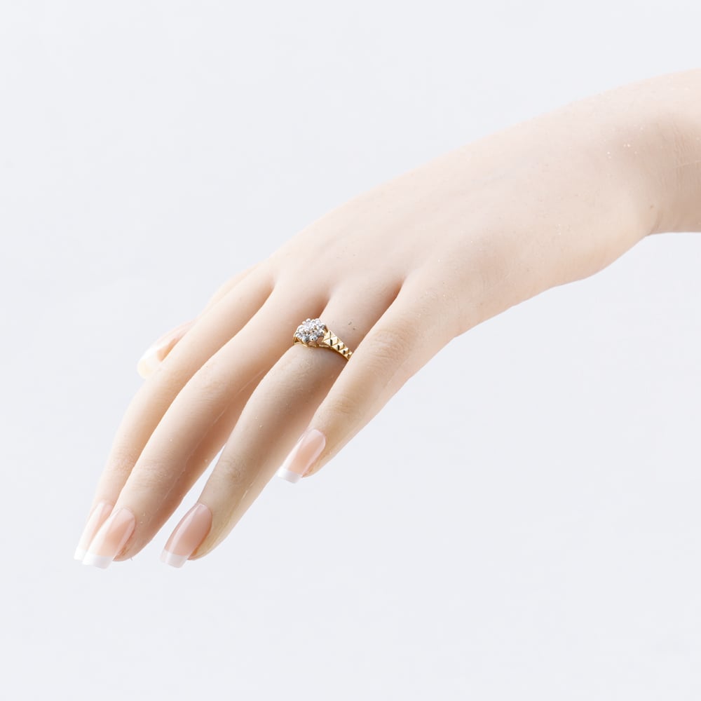 Pre-Owned 9ct Yellow Gold Cubic Zirconia Cluster Ring 41103698
