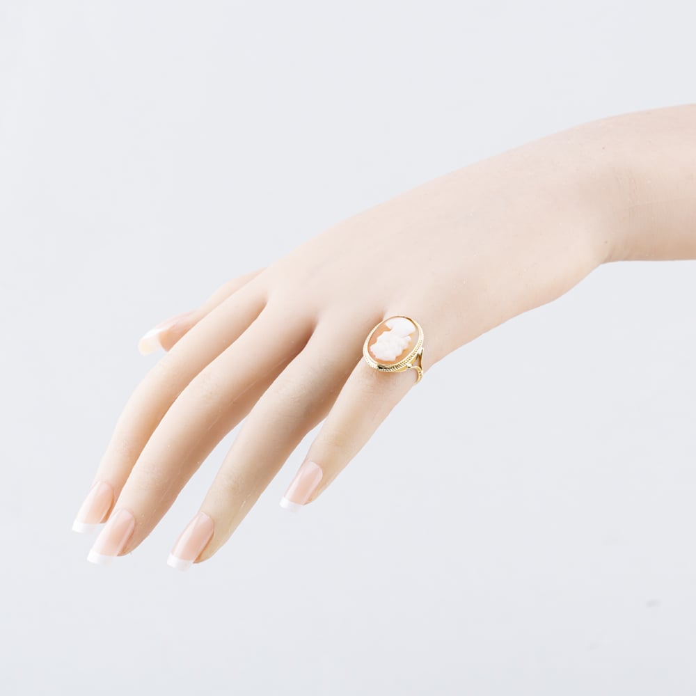 Pre-Owned 9ct Yellow Gold Cameo Oval Dress Ring 41103920