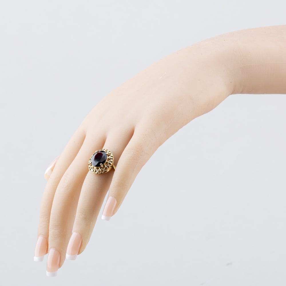 Pre-Owned 9ct Yellow Gold Garnet Large Oval Dress Ring 41104268