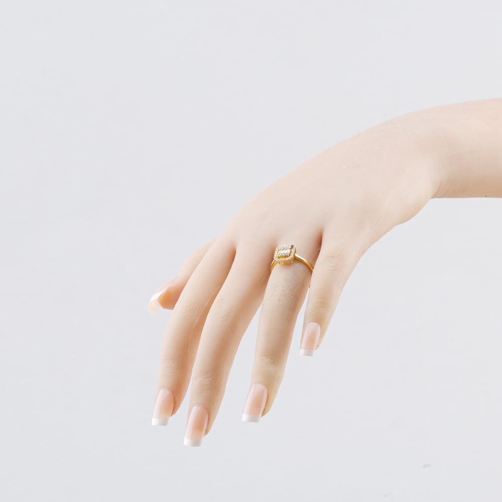Pre-Owned 18ct Yellow Gold Cubic Zirconia Cluster Ring 41104437