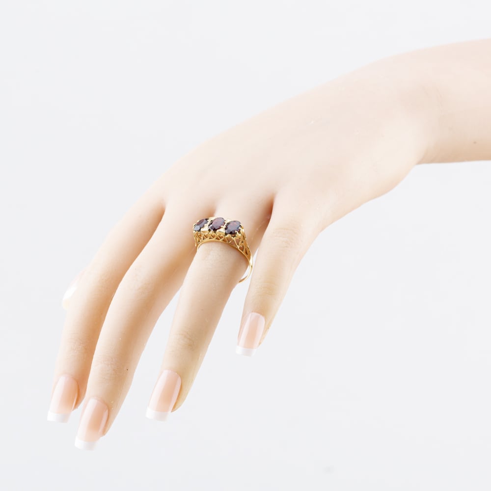 Pre-Owned Vintage 9ct Yellow Gold Garnet Three Stone Ring 41104522