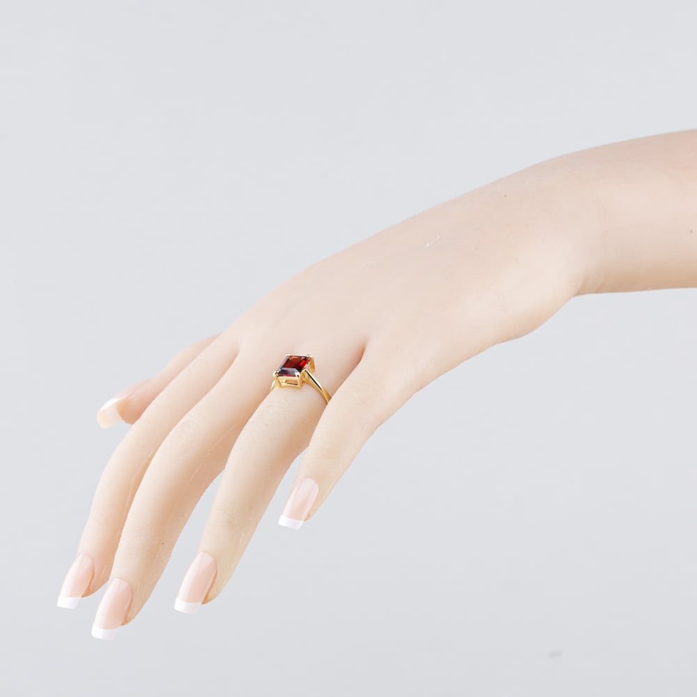 Pre-Owned Yellow Gold Garnet Oblong Dress Ring 41104639