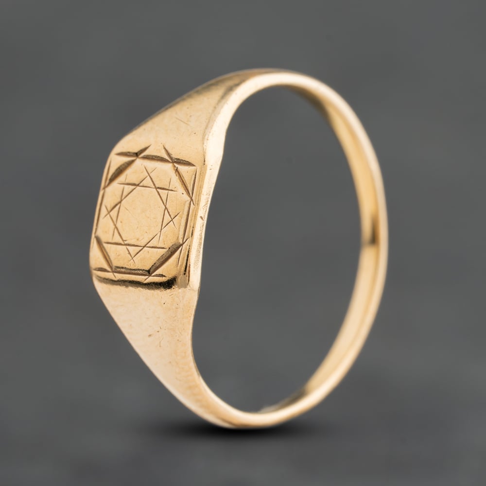 Pre-Owned 9ct Yellow Gold Square Signet Ring 41104778