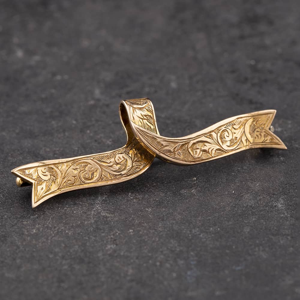 Product photograph of Pre-owned Vintage 9ct Yellow Gold Engraved Bar Brooch 41131075 from The Jewel Hut