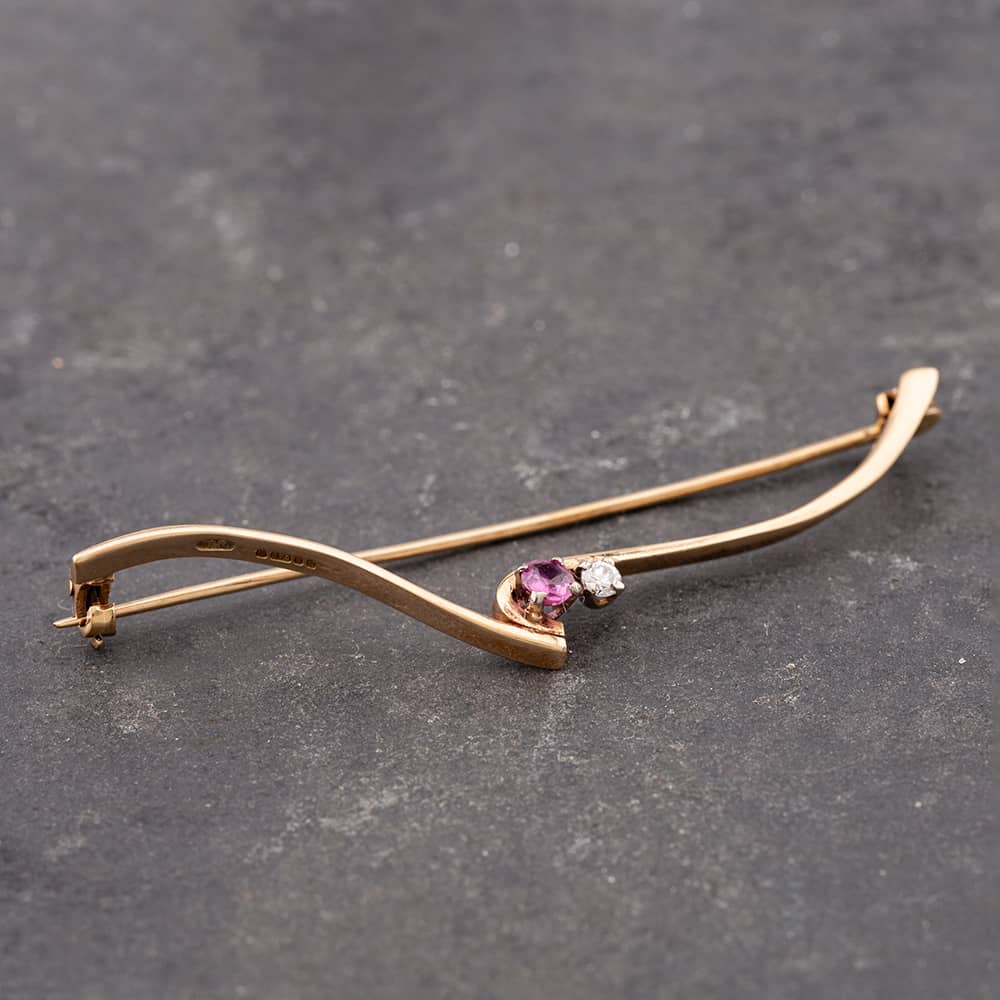 Product photograph of Pre-owned 9ct Yellow Gold Ruby Amp Brilliant Cut Diamond Bar Brooch 41131082 from The Jewel Hut