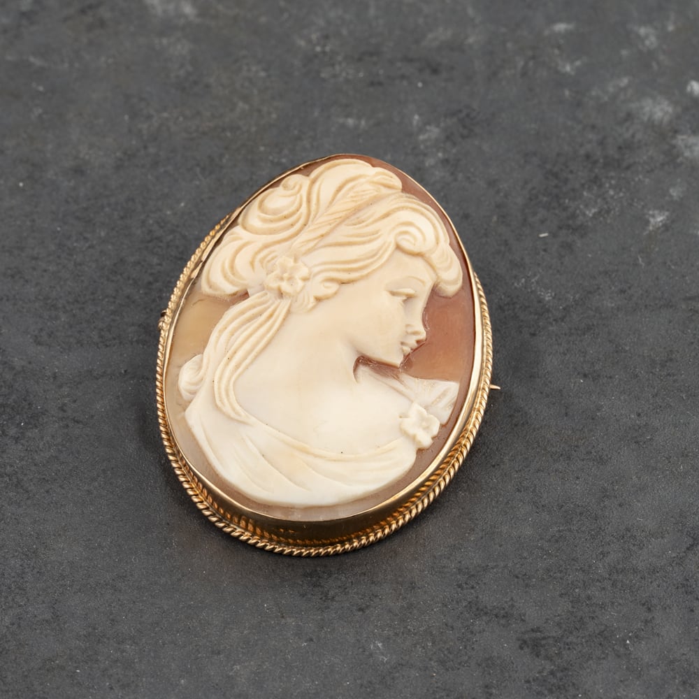Pre-Owned 9ct Yellow Gold Cameo Large Oval Brooch 41131136