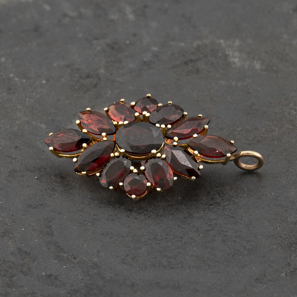 Pre-Owned 9ct Yellow Gold Garnet Oval Marquise Cluster Design Brooch 41131149