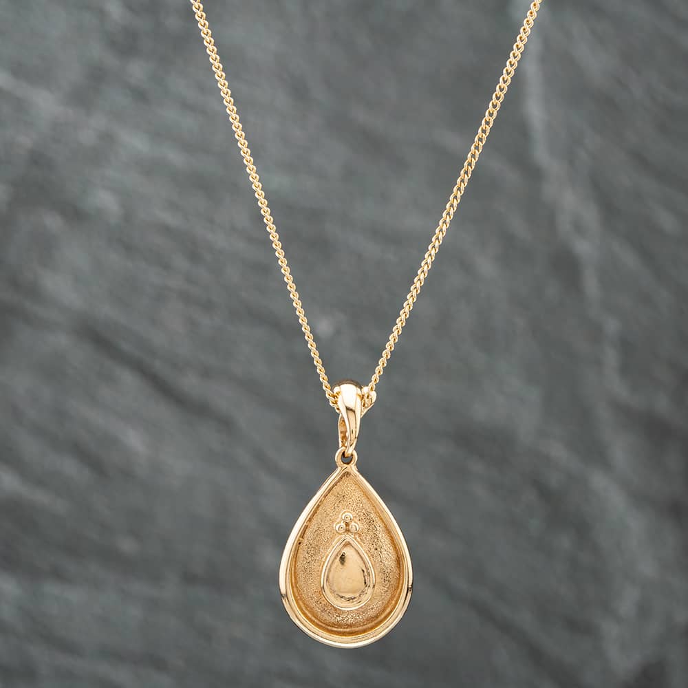 Product photograph of Pre-owned 9ct Yellow Gold Pear Shaped Pendant Amp 16 Inch Curb Chain 41141504 from The Jewel Hut