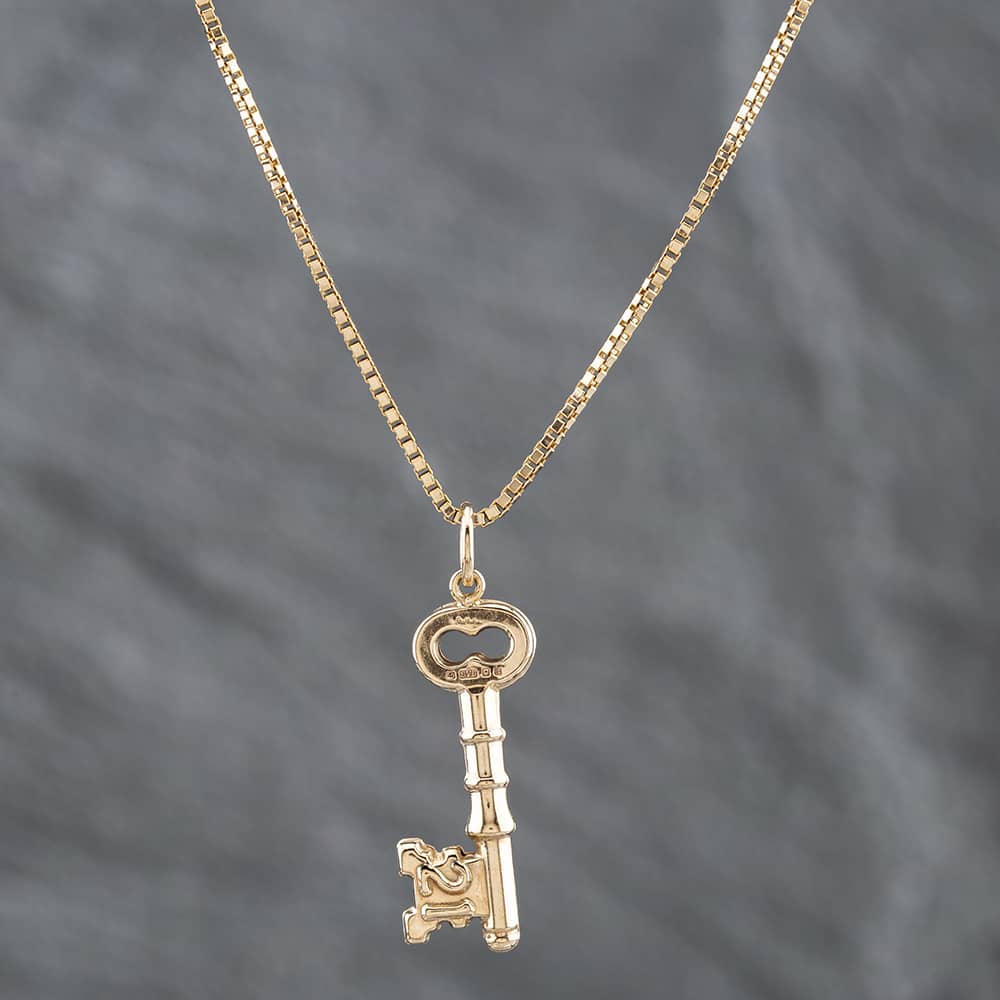 Product photograph of Pre-owned 9ct Yellow Gold 21 Key Pendant Amp 16 Inch Box Chain 41141892 from The Jewel Hut