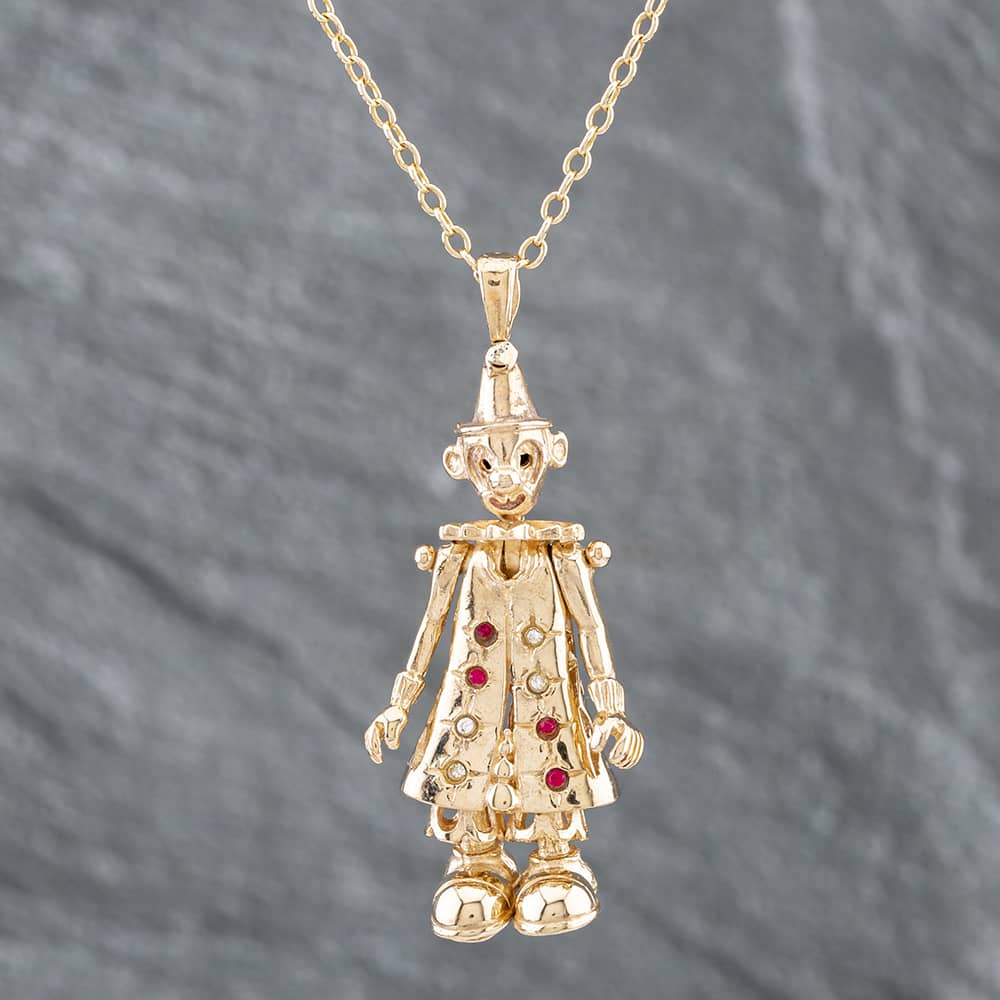 Product photograph of Pre-owned 9ct Yellow Gold Clown Pendant Amp 21 Inch Trace Chain 41141916 from The Jewel Hut