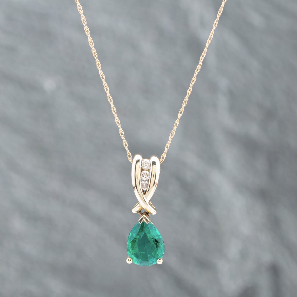 Product photograph of Pre-owned 9ct Yellow Gold Diamond Amp Synthetic Emerald Pendant Amp 18 Inch Prince Of Wales Chain 41141986 from The Jewel Hut
