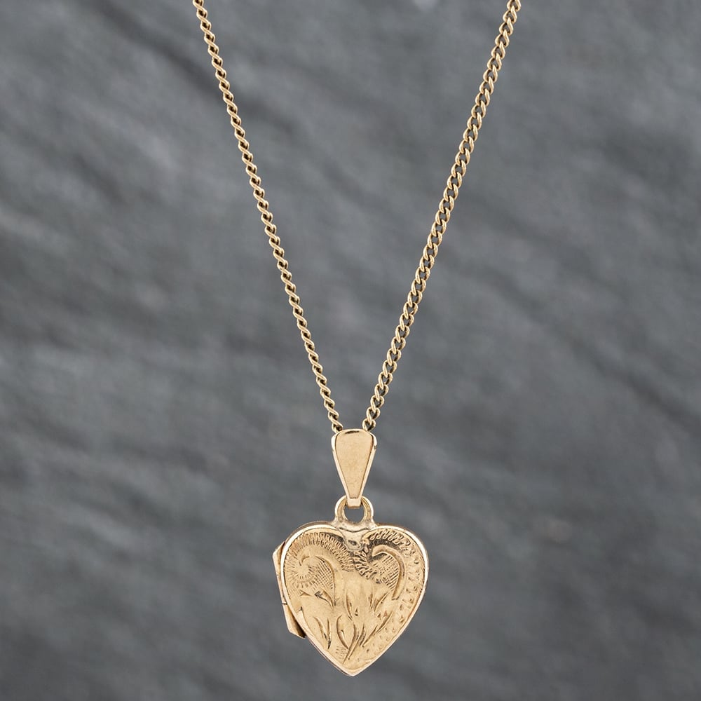 Product photograph of Pre-owned Vintage 9ct Yellow Gold Pendant Amp 18 Inch Curb Chain 41142067 from The Jewel Hut