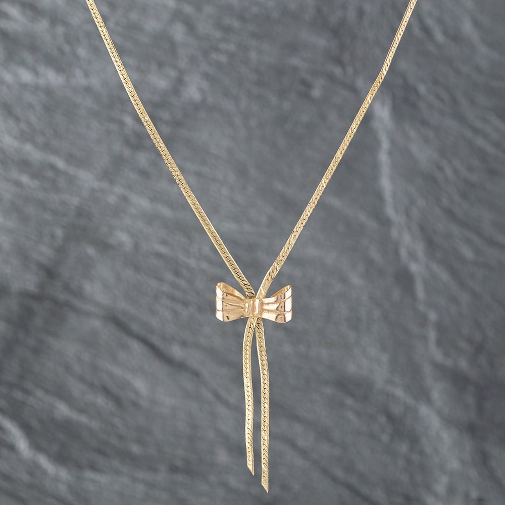 Product photograph of Pre-owned 9ct Yellow Gold Bow Pendant Amp 16 Inch Chain 41142087 from The Jewel Hut