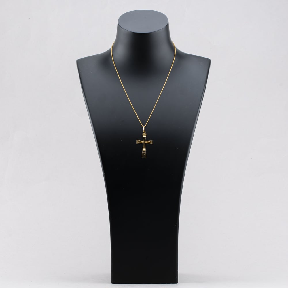 Pre-Owned Yellow Gold Large Engraved Cross Pendant & 18 Inch Box Chain 41142121