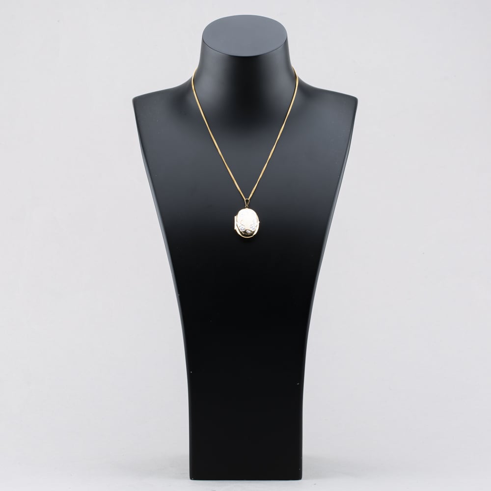 Pre-Owned 9ct Two Colour Gold Oval Flower Patterned Locket Pendant & 17 Inch Curb Chain 41142324