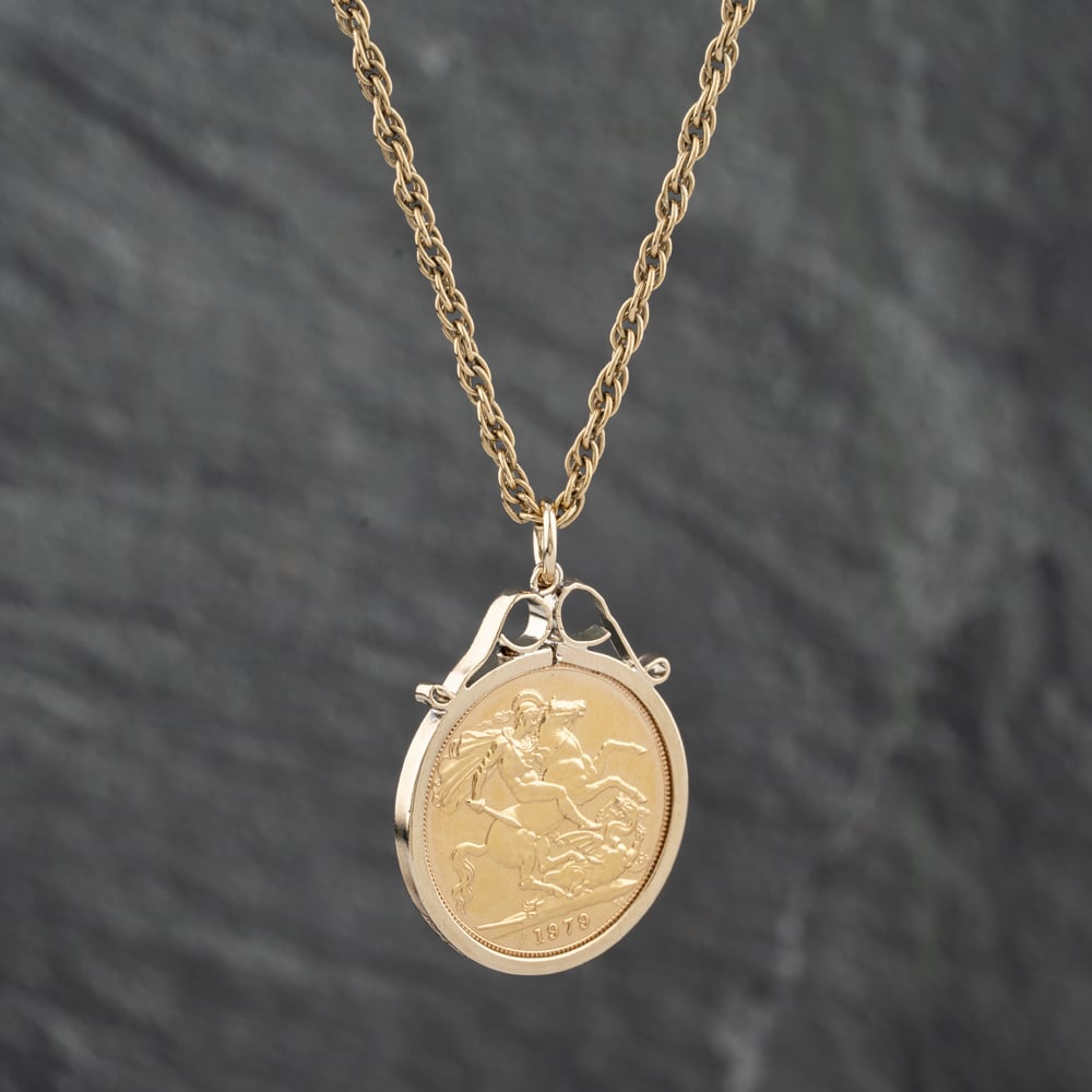 Pre-Owned 9ct Yellow Gold 1979 Elizabeth II Full Sovereign Coin Keeper Pendant & 18 Inch Prince Of Wales Chain 41142381