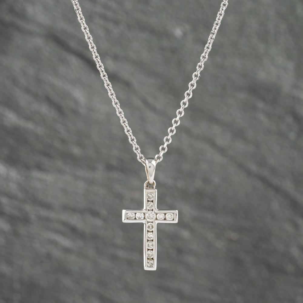Pre-Owned 18ct White Gold 0.33ct Diamond Cross Pendant & 18 Inch Belcher Chain 41142457