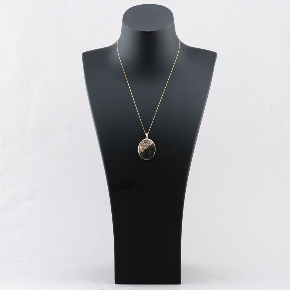 Pre-Owned 9ct Yellow Gold Oval Part-Engraved Locket Pendant & 18 Inch Curb Chain 41142592