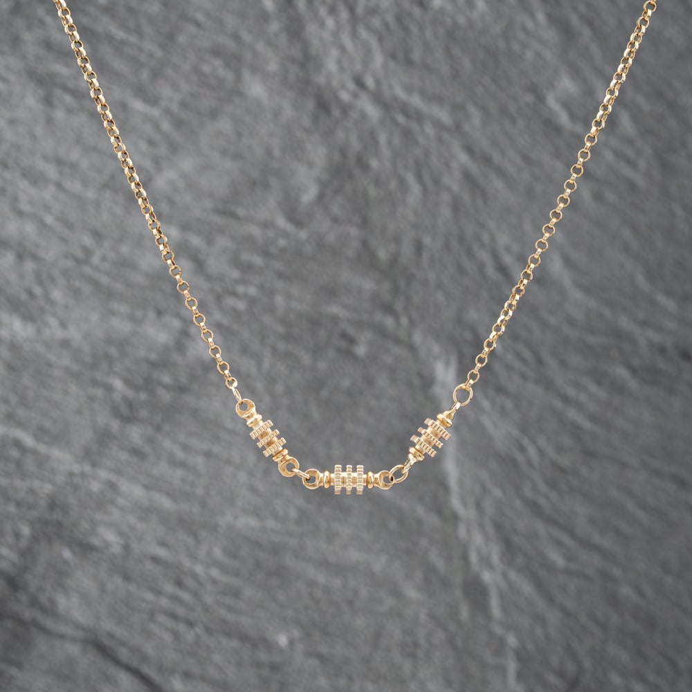 Pre-Owned 9ct Yellow Gold Triple Square Barrel Style Pendant &amp; 16 Inch Belcher Chain 41142673