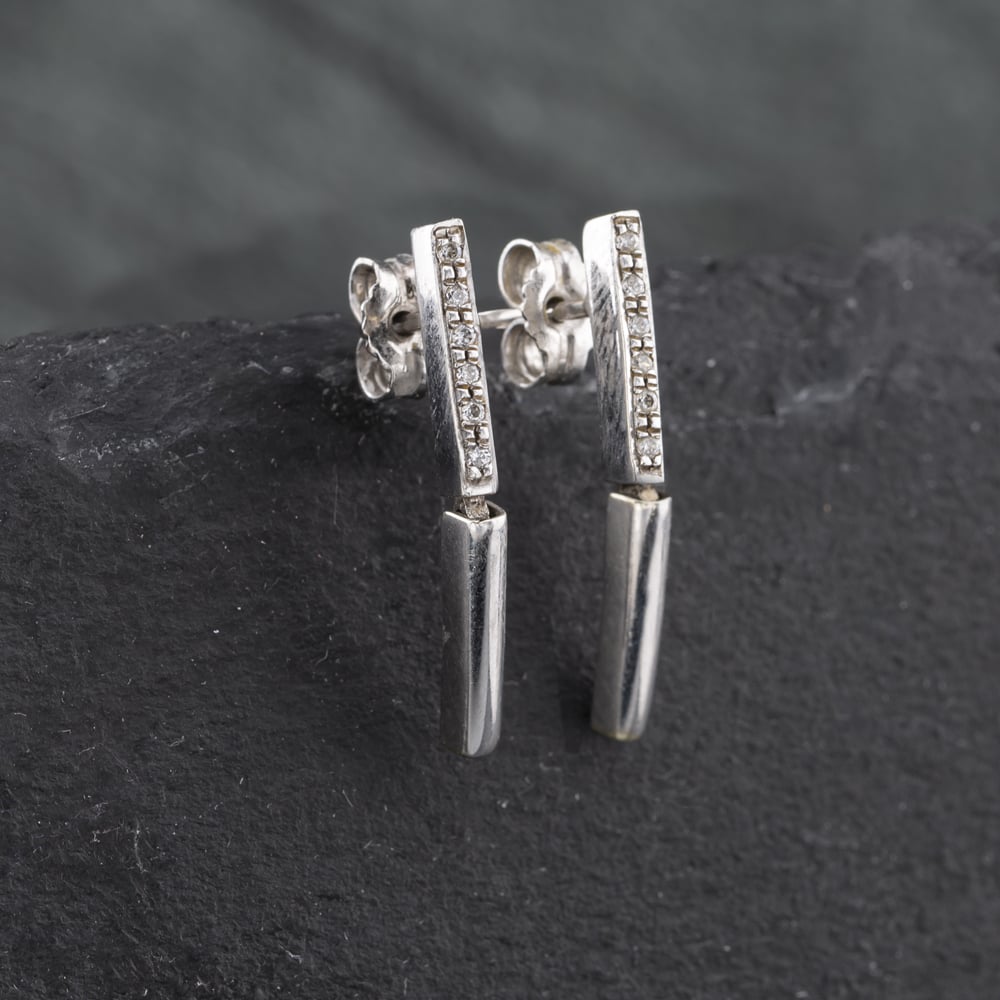 Pre-Owned 9ct White Gold Cubic Zirconia Hinged Bar Earrings & 18 Inch Pendant Jewellery Set 41142699