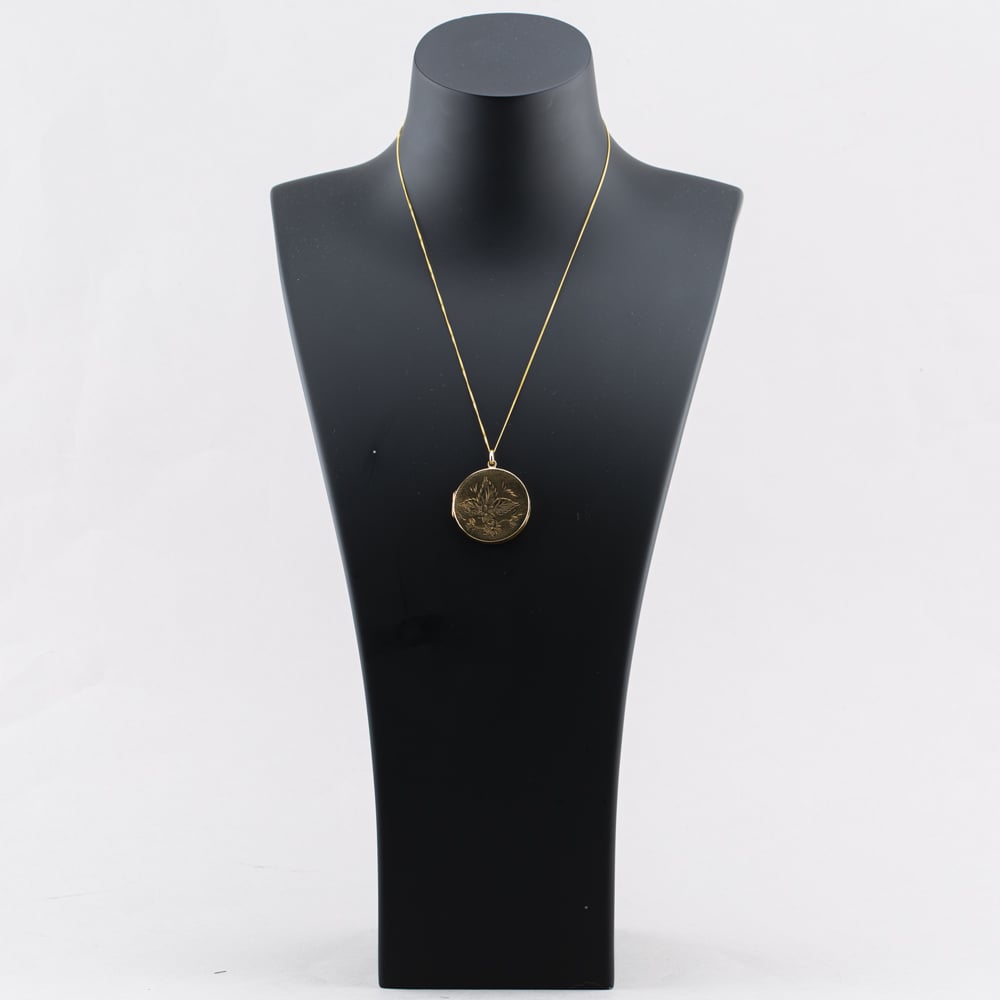 Pre-Owned 9ct Yellow Gold Round Hand Engraved Locket Pendant & 18 Inch Curb Chain 41142735