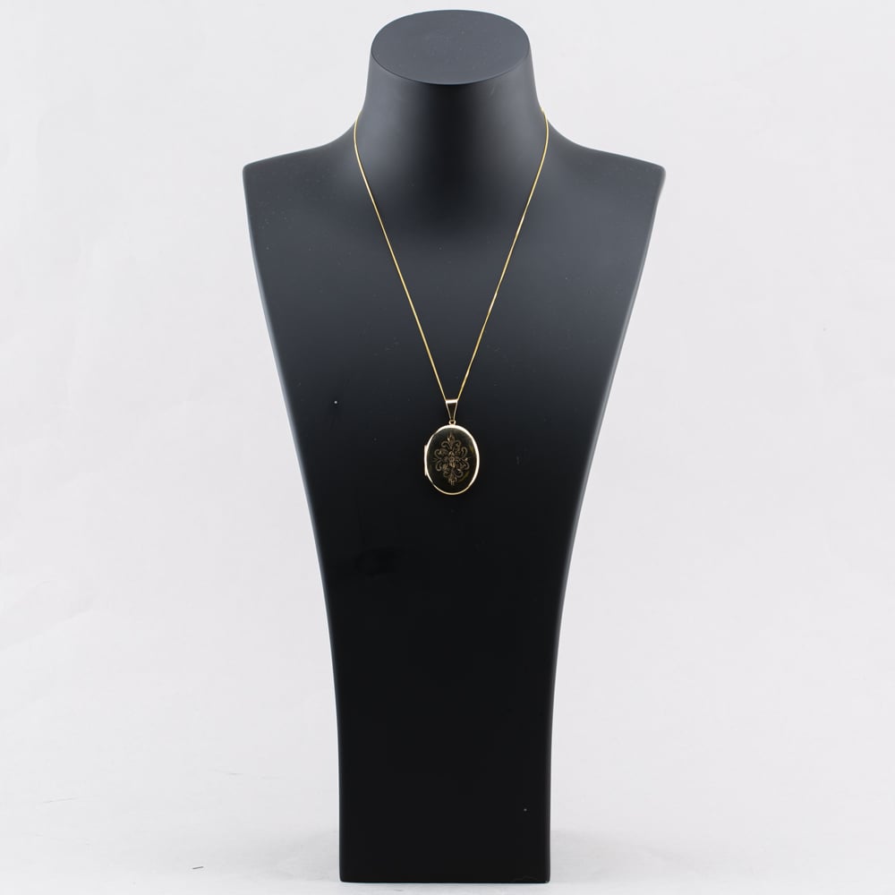 Pre-Owned 9ct Yellow Gold Hand Engraved Oval Floral Design Locket Pendant & 18 Inch Curb Chain 41142736