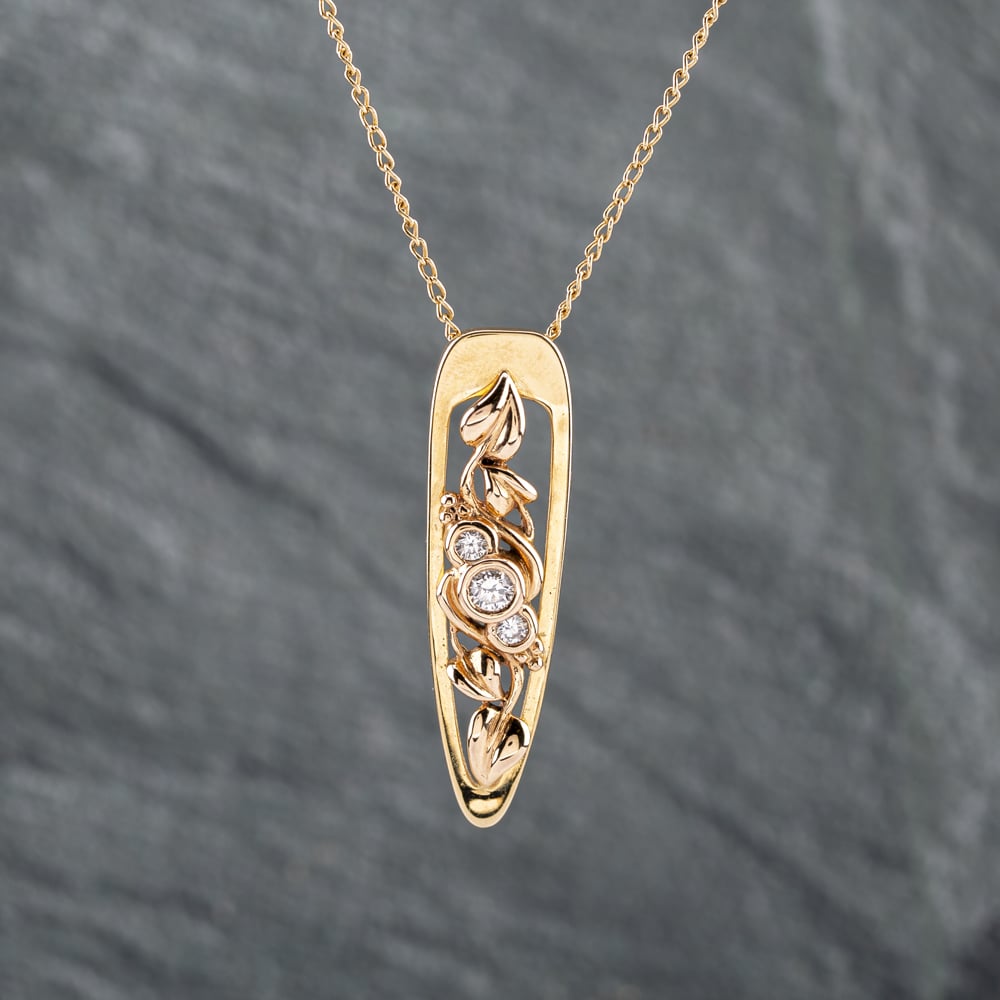 Pre-Owned 18ct Two Colour Gold Diamond Clogau Gemstone Pendant &amp; 18 Inch Trace Chain 41142820