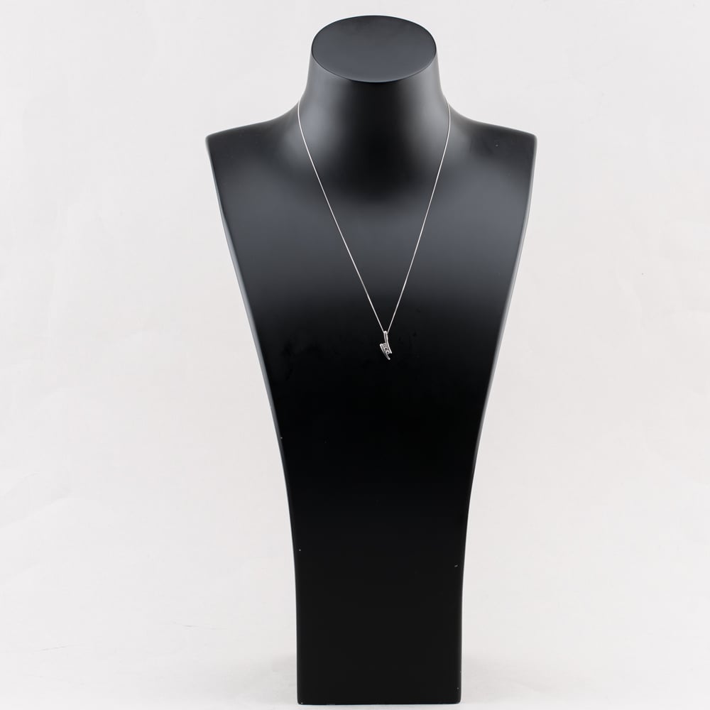 Pre-Owned 9ct White Gold Cubic Zirconia Pendant & 18 Inch Curb Chain 41142826
