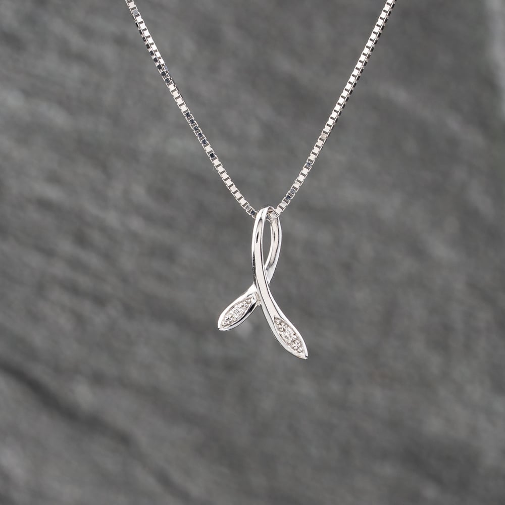 Pre-Owned White Gold Bow Pendant &amp; 18 Inch Curb Chain 41142855