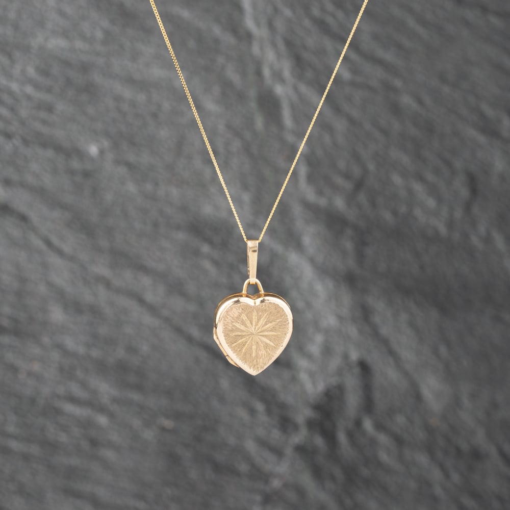 Pre-Owned 9ct Yellow Gold Engraved Heart Locket Pendant & 18 Inch Curb Chain 41142870