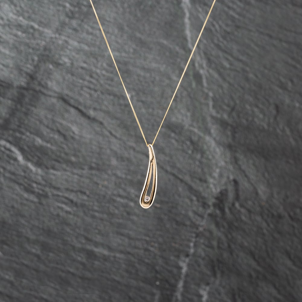 Pre-Owned 9ct Yellow Gold Diamond Elongated Curved Pear Shape Dropper Pendant &amp; 18 Inch Curb Chain 41142913