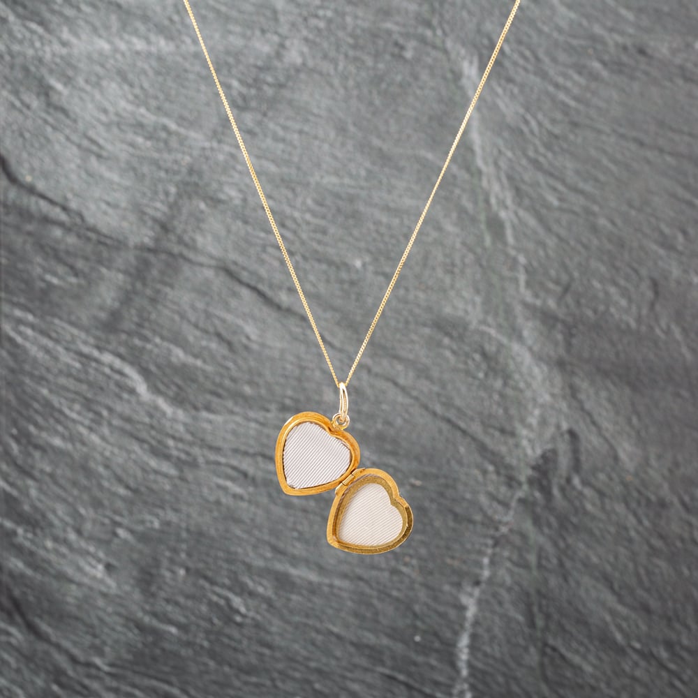 Pre-Owned 9ct Yellow Gold Heart Shape Foliate Engraved Locket Pendant & 18 Inch Curb Chain 41142948