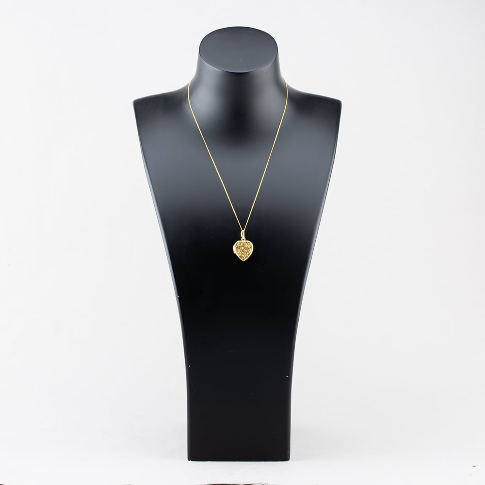 Pre-Owned 9ct Yellow Gold Heart Shape Foliate Engraved Locket Pendant & 18 Inch Curb Chain 41142948
