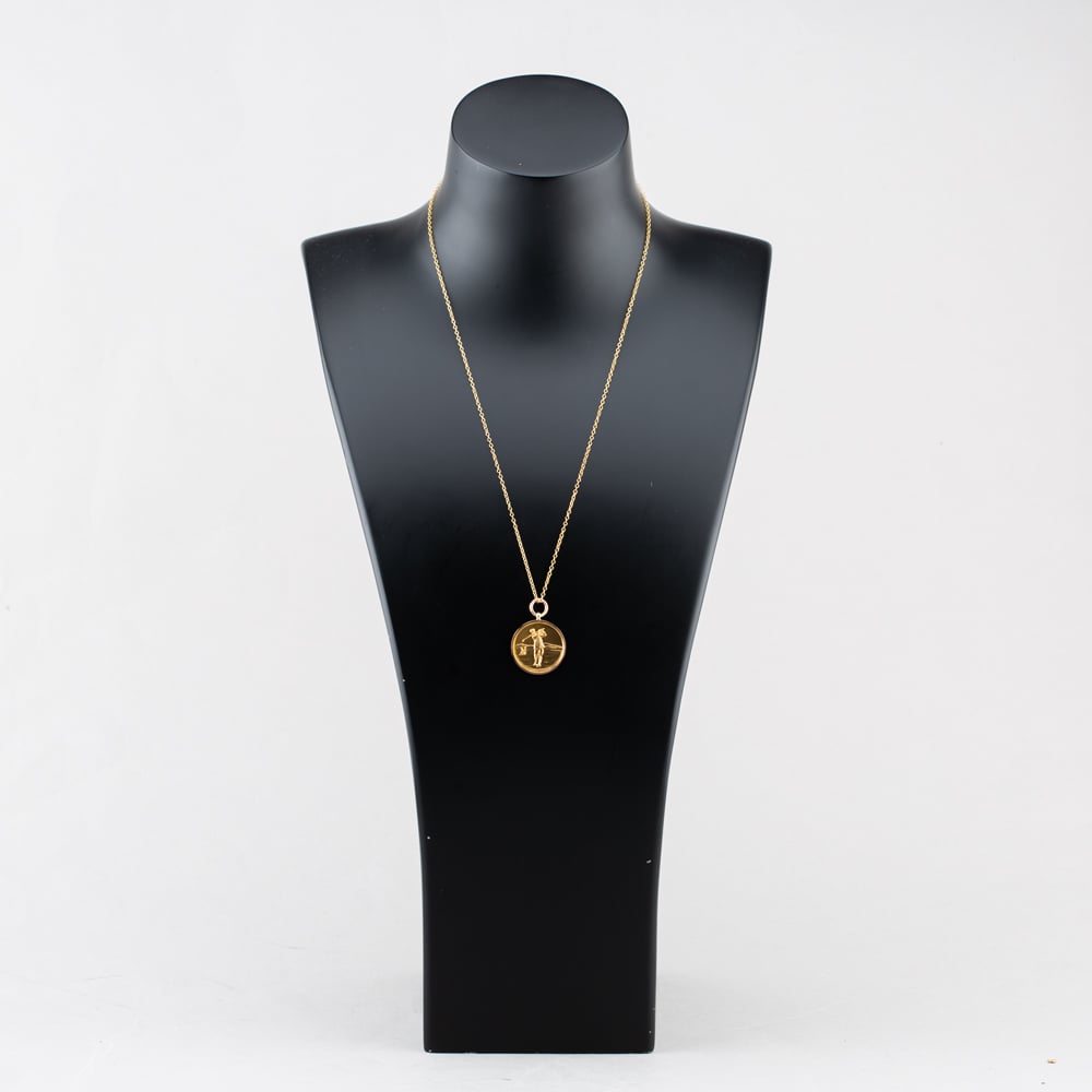 Pre-Owned 9ct Yellow Gold Circular Golf Scene Pendant & 20 Inch Trace Chain 41142956