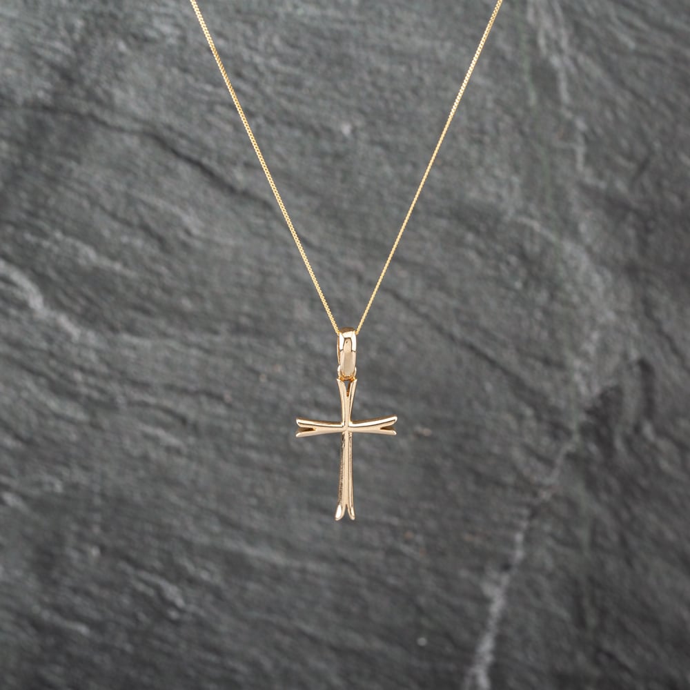 Pre-Owned 9ct Yellow Gold Cross Pendant &amp; 18 Inch Curb Chain 41143054