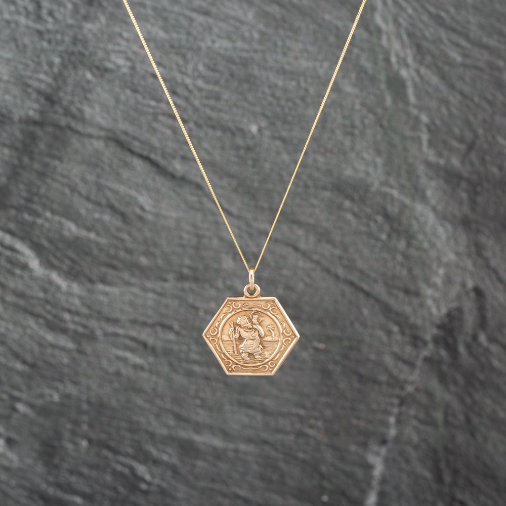Pre-Owned 9ct Yellow Gold Hexagonal St Christopher Pendant &amp; 18 Inch Curb Chain 41143066