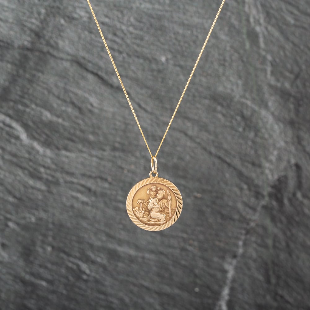 Pre-Owned 9ct Yellow Gold Round St Christopher Pendant &amp; 18 Inch Curb Chain 41143067