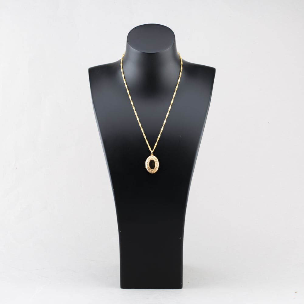 Pre-Owned 9ct Yellow Gold Oval Hand Engraved Locket Pendant & 16 Inch Curb Chain 41143076