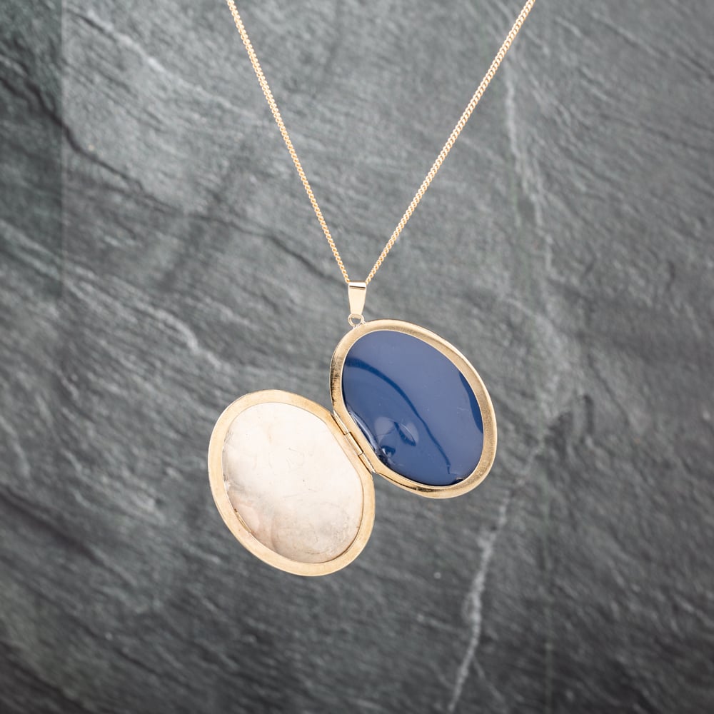 Pre-Owned 9ct Yellow Gold Large Oval Hand Engraved Locket Pendant & 16 Inch Curb Chain 41143080