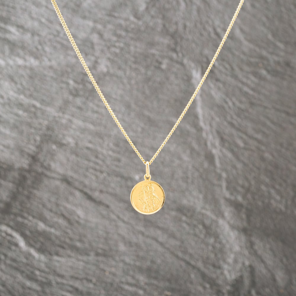 Pre-Owned 9ct Yellow Gold Round St Christopher Pendant &amp; 18 Inch Curb Chain 41143097