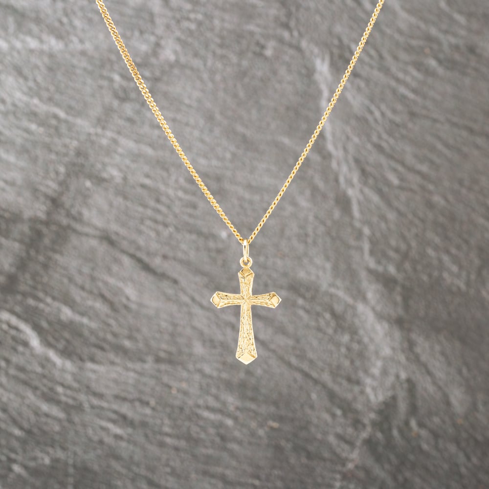Pre-Owned 9ct Yellow Gold Engraved Cross Pendant &amp; 20 Inch Curb Chain 41143109