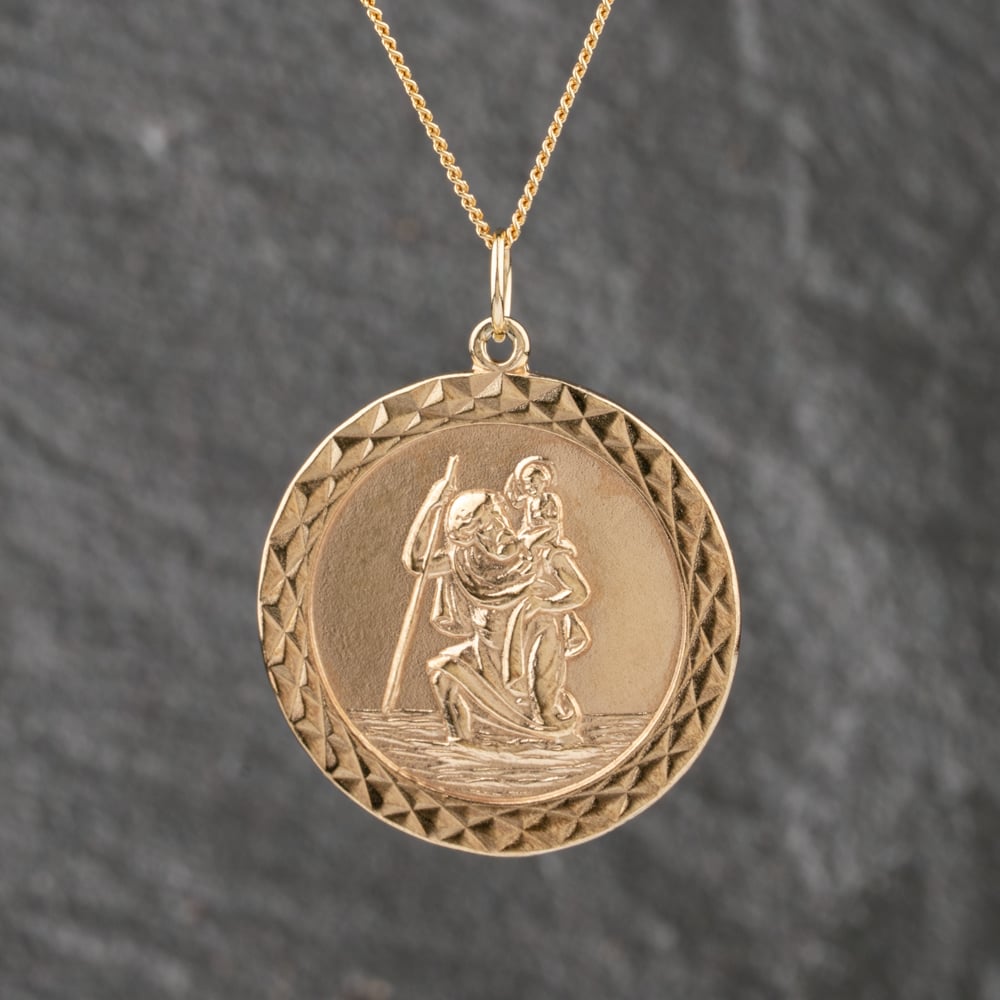 Pre-Owned 9ct Yellow Gold Round St Christopher Pendant &amp; 18 Inch Curb Chain 41143125