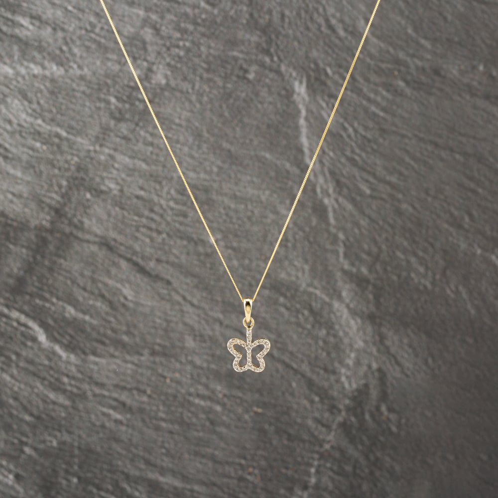 Pre-Owned 9ct Yellow Gold 0.20ct Brilliant Cut Diamond Butterfly Pendant &amp; 18 Inch Curb Chain 41143221