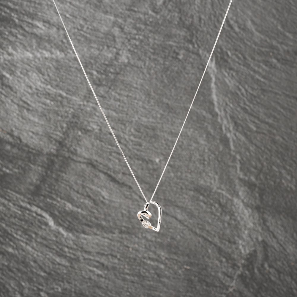 Pre-Owned 9ct White Gold Cubic Zirconia Heart Slider Pendant &amp; 18 Inch Curb Chain 41143227