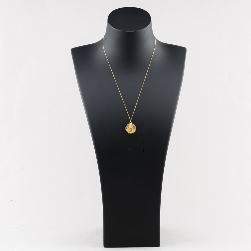Pre-Owned 9ct Yellow Gold Scallop Edged St Christopher Pendant & 18 Inch Curb Chain 41143259