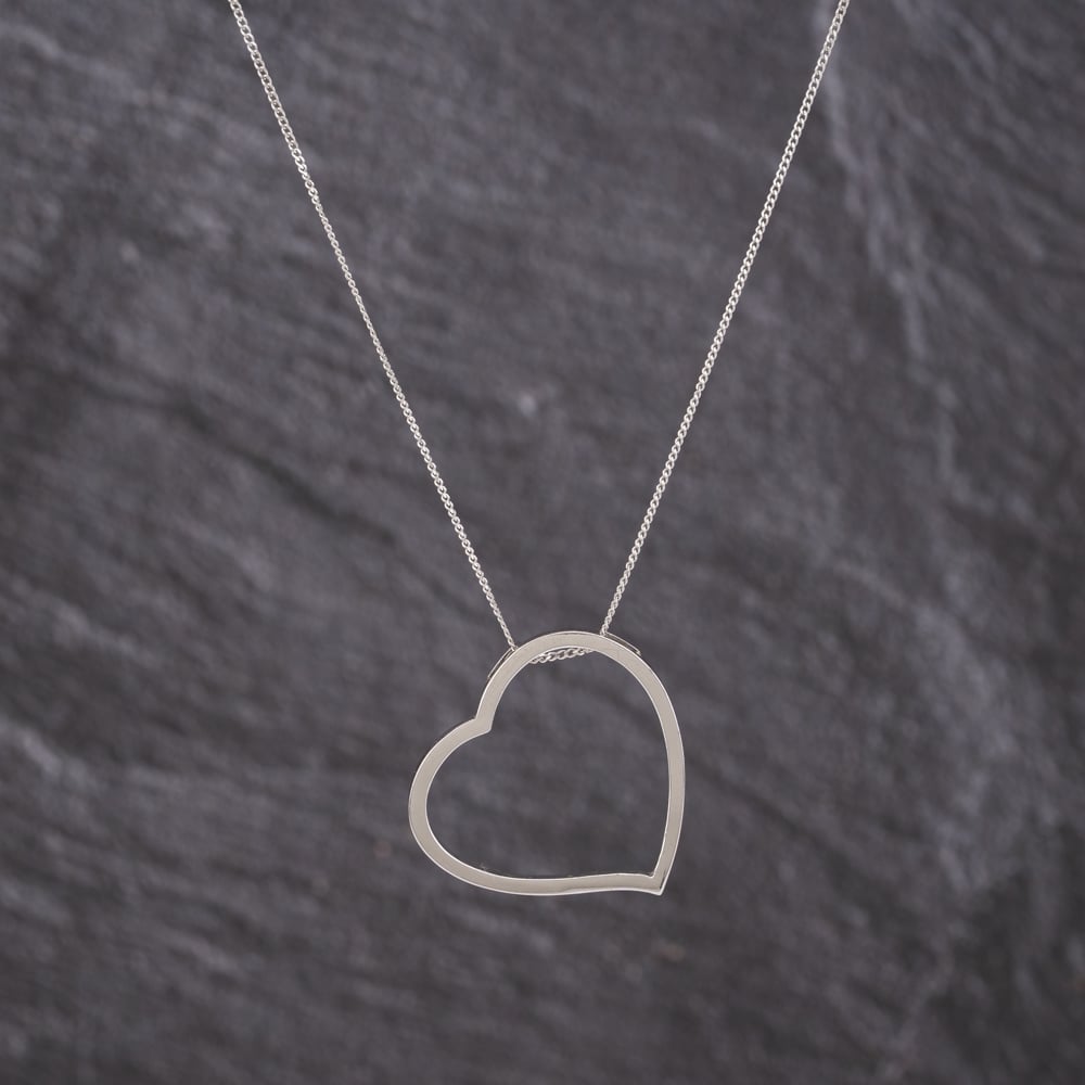 Pre-Owned 9ct White Gold Large Openwork Heart Slider Pendant &amp; 18 Inch Curb Chain 41143260