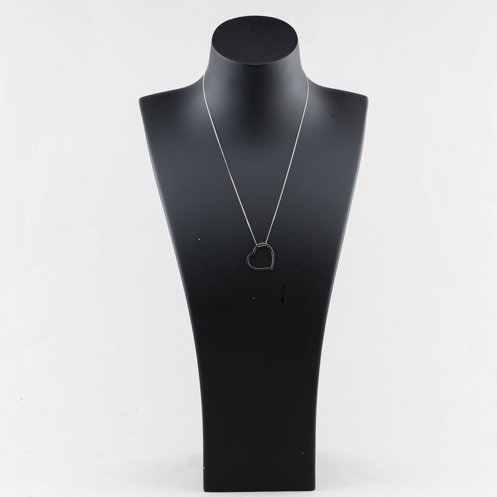 Pre-Owned 9ct White Gold Large Openwork Heart Slider Pendant & 18 Inch Curb Chain 41143260