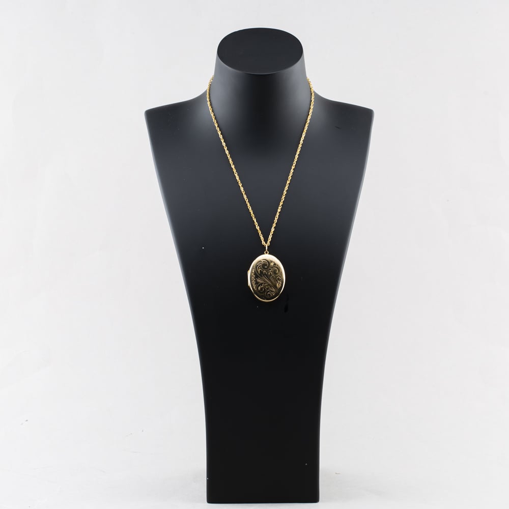 Pre-Owned 9ct Yellow Gold Hand Engraved Locket Pendant & 18 Inch Twist Chain 41143272